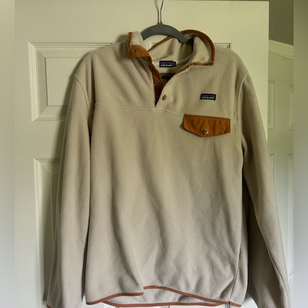 Patagonia (Men’s Medium but worn as women’s oversized)
